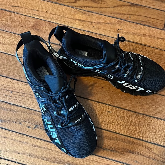 Just so so sneakers - Picture 2 of 3